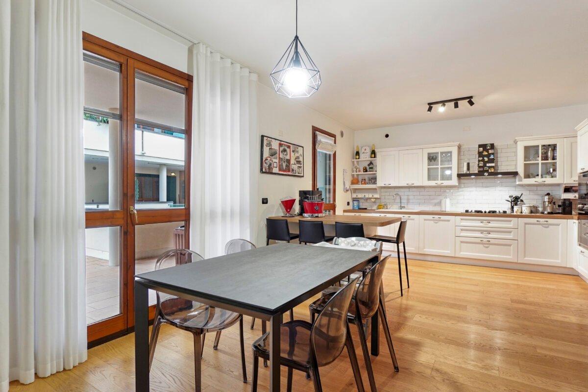 Real Estate Photo Editing