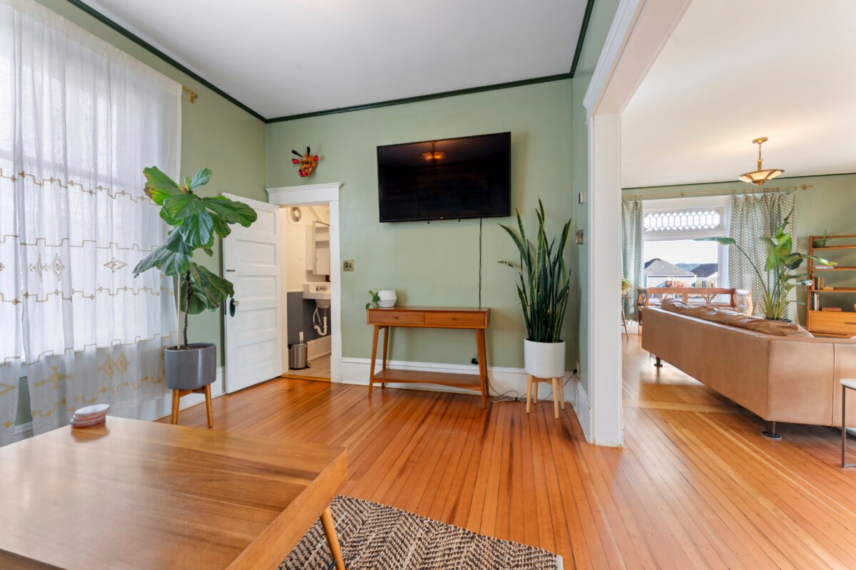 Real Estate Photo Editor